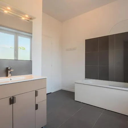 Maison 3 Avec Jardin, Proche Metro * Croix